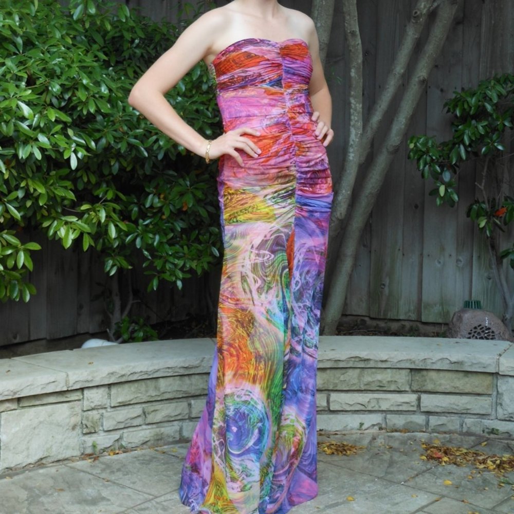 JS Boutique Eye Catching Dress - Size 2